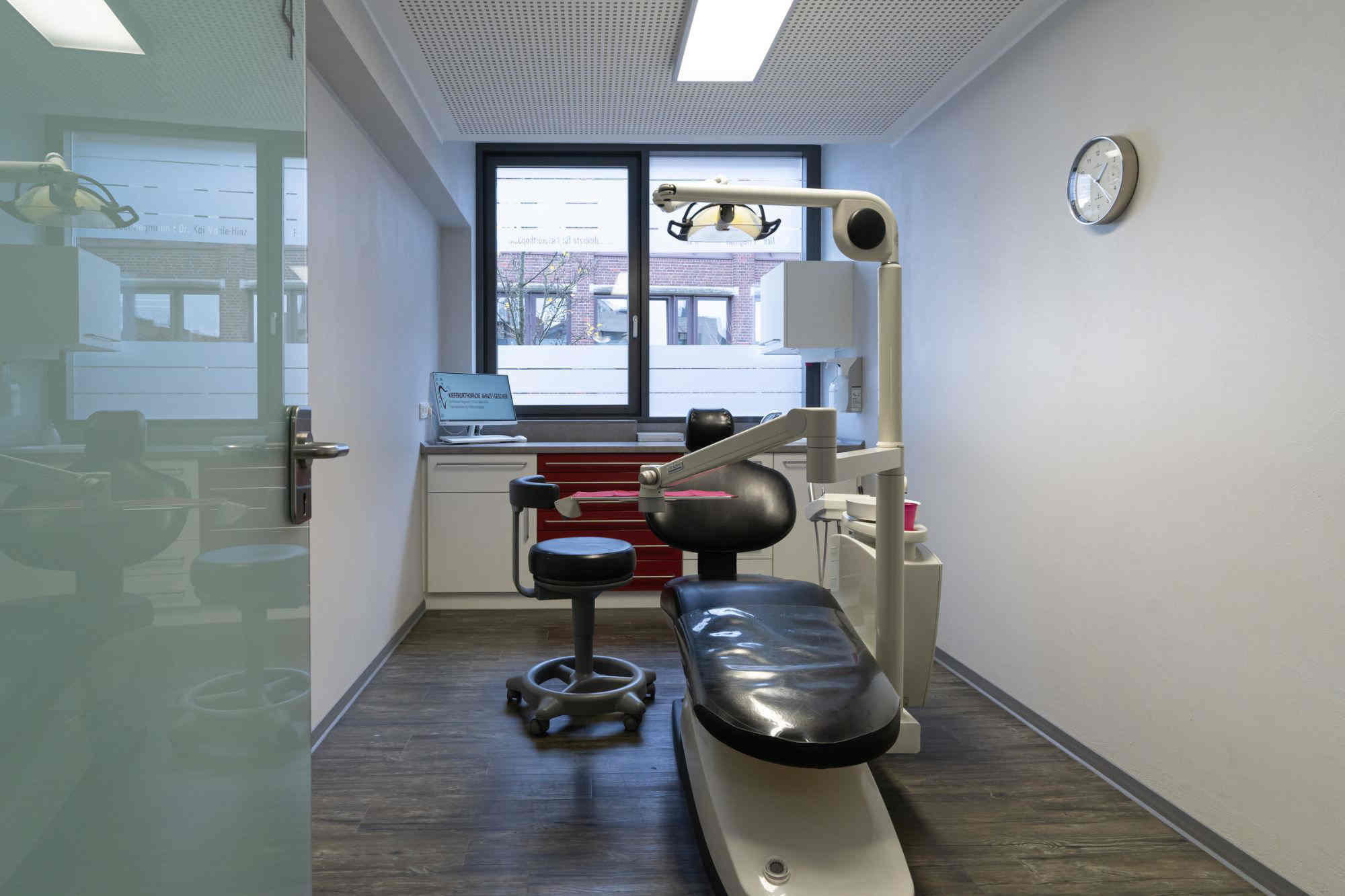Behandlungsraum 2 slide
